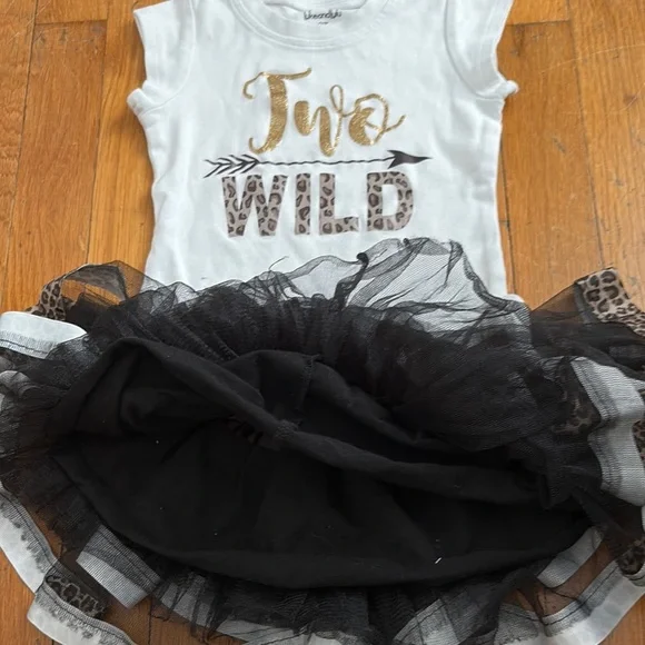 2T girl Two Wild T-Shirt and Leopard Tutu Set - Picture 2 of 4